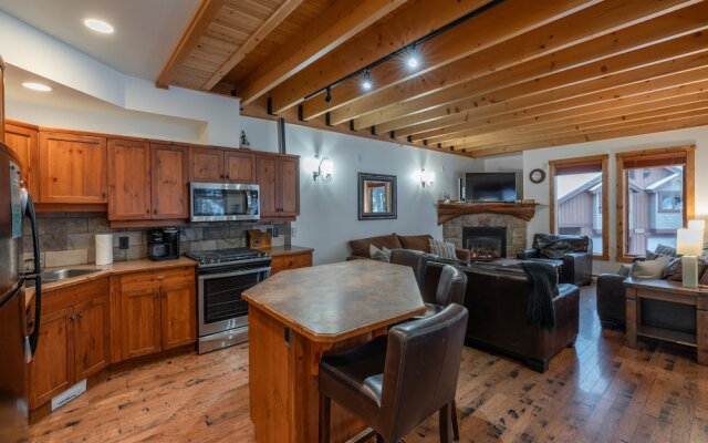 Forest Lane Hideaway - Luxurious Family Friendly Home with Private Hot Tub