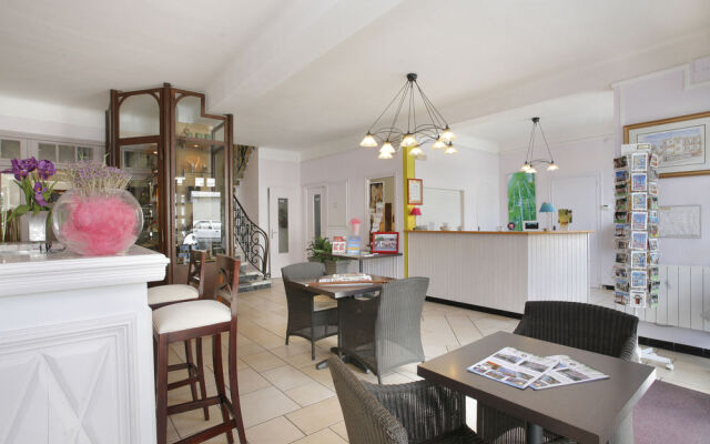 Inter-hotel Le Grillon Dor