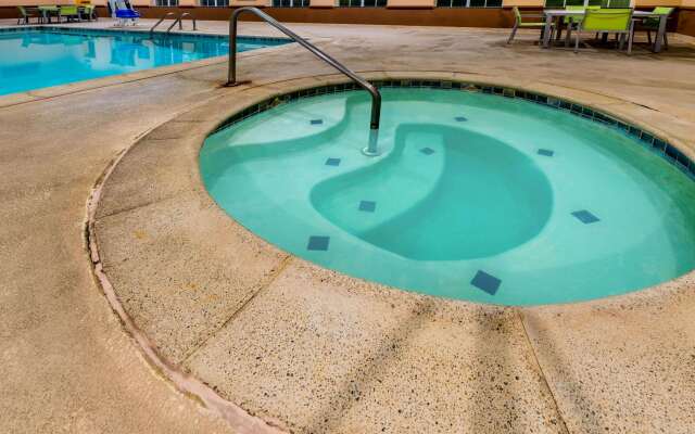La Quinta Inn & Suites by Wyndham DFW Airport West - Bedford