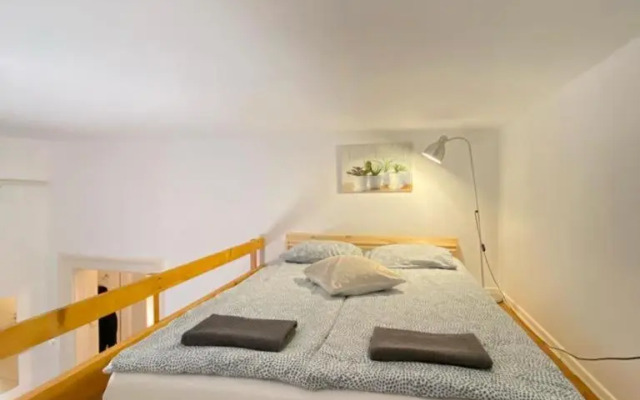 Nefelejcs near the Keleti railway station