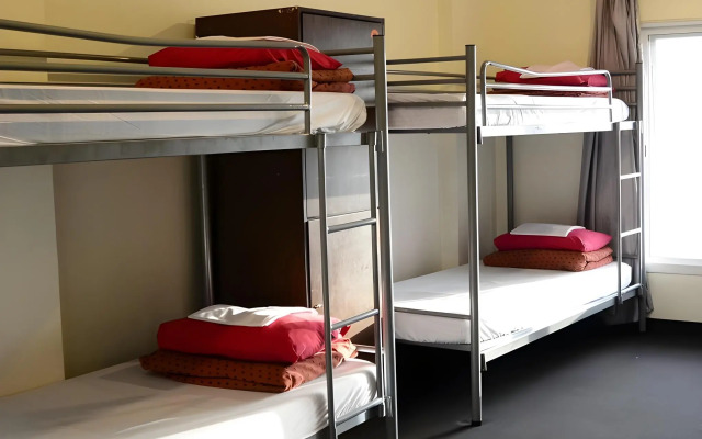 790 on George Backpackers