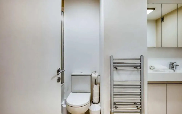 Homely 4 Bedroom House in Brixton