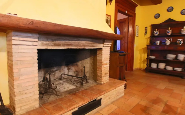 Holiday Home in Serrungarina Near the Lake
