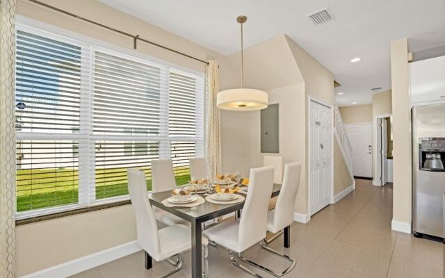 1511retreat 3 Bedroom Townhouse by Redawning