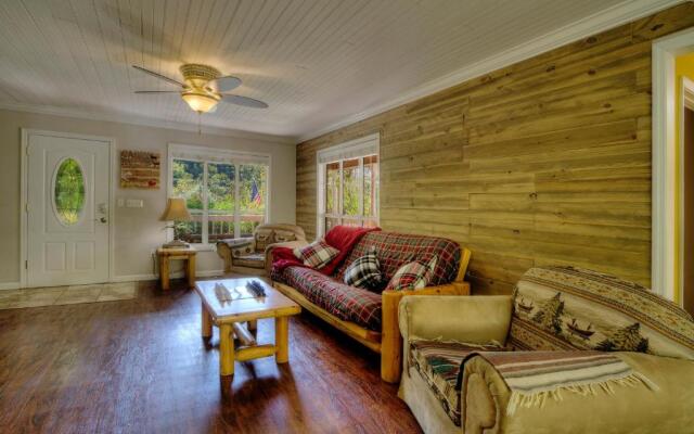 5Bedrooms*4KING BEDS*OUTSTANDING LOCATION*HotTub*