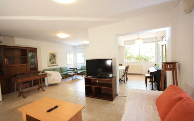 Park View Apartment with Garden 120m