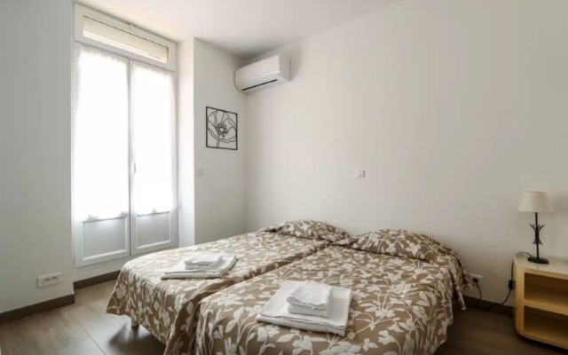 Sunny and Modern 1 Bedroom with Balcony2