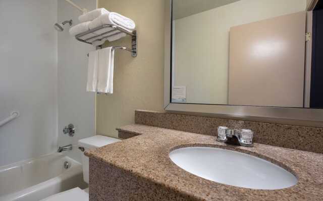 Days Inn By Wyndham Encinitas Moonlight Beach