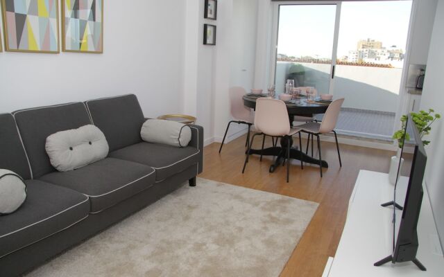 Liiiving in Porto Bright Balcony Apartment