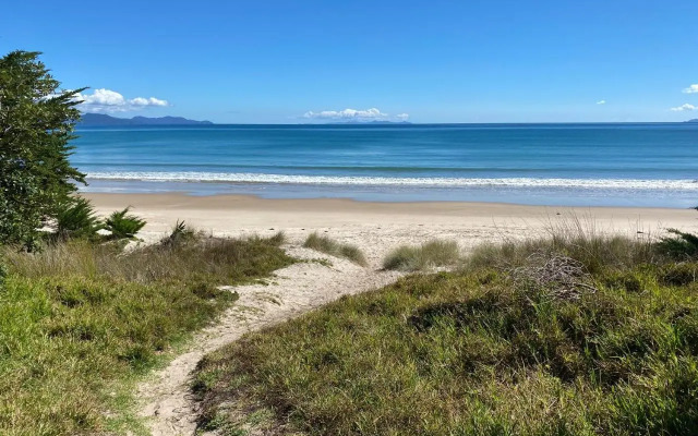 Black House Lookout - Kuaotunu Holiday Home