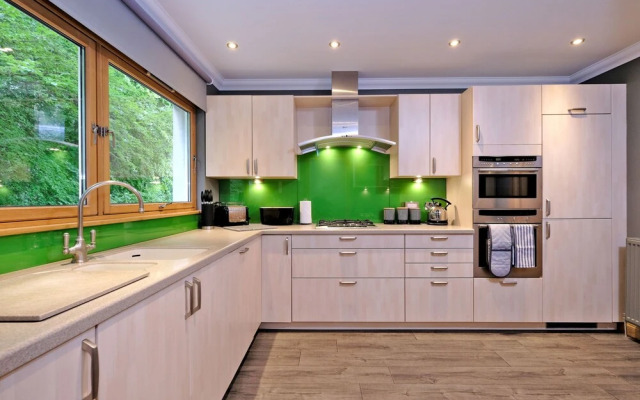 Enchanting Home With Furnished Balcony in Cults, Scotland