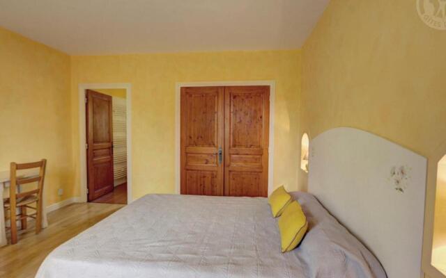 Gîte Chalain-le-Comtal, 5 pièces, 10 personnes - FR-1-496-48