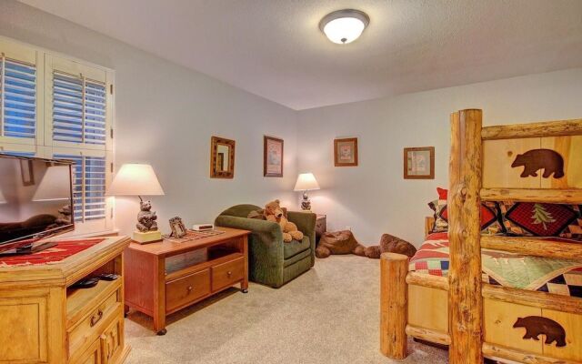 Bear Pine 4 Br home by RedAwning