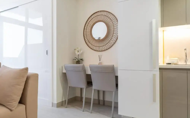 Stylish Studio Retreat in Riviera 33 Near Downtown