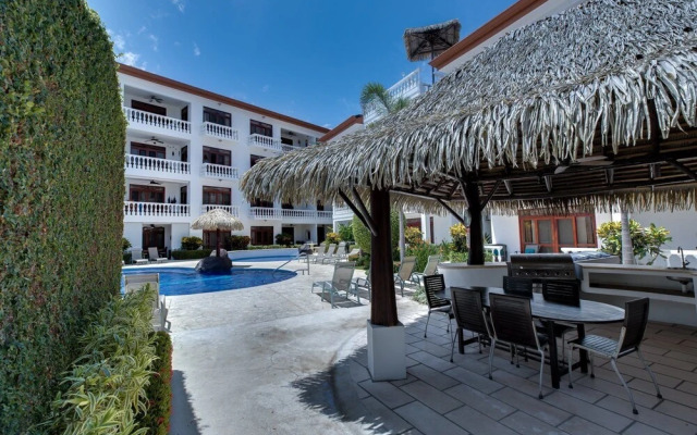 Magnificent and Spacious Poolside 3BR Condo
