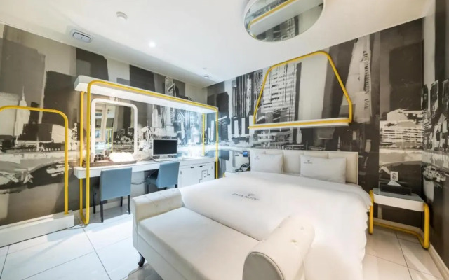 Zara Hotel Peace Square