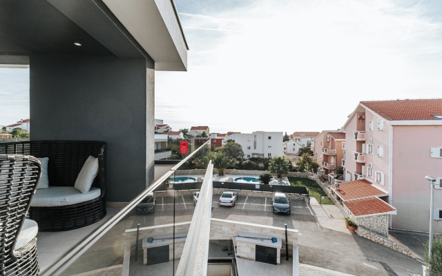 Aurelia Pool Apartments