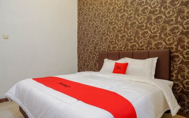 RedDoorz @ Jalan Pattimura Palu