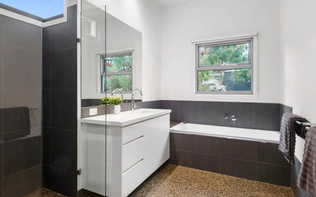 Beach Road Luxury with Ocean Views