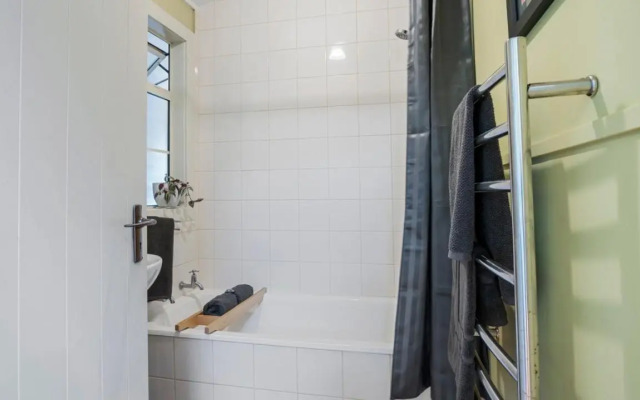 A Ray of Sunshine - Manly Holiday Home