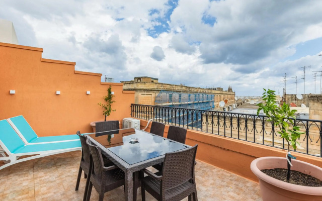 Fantastic 3 Bedroom Duplex Penthouse with Terrace
