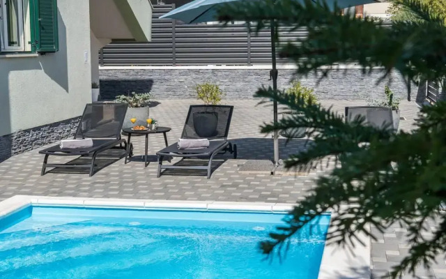 Villa S