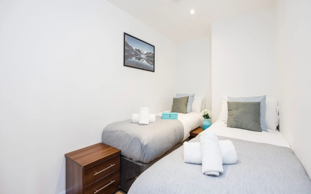 Modern 2 bed Flat in Town Centre - Free Wifi
