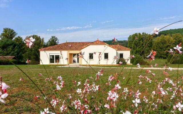 Villa With 4 Bedrooms in Prayssac, With Wonderful Mountain View, Priva