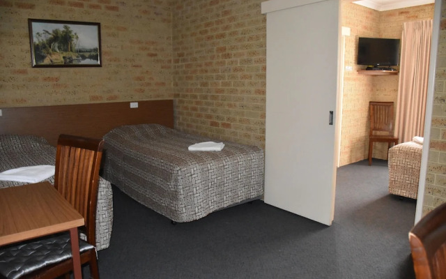 Valley Views Motel & Chalets