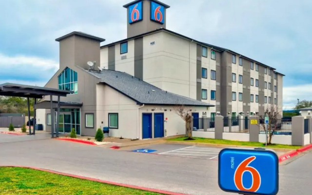 Motel 6 Marble Falls, TX
