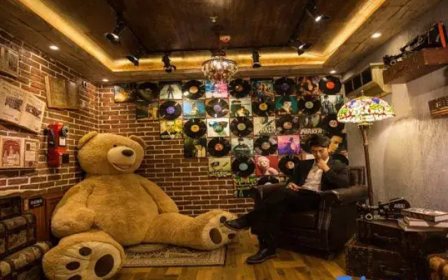 James Joyce Coffetel·Kaifeng Drum Tower