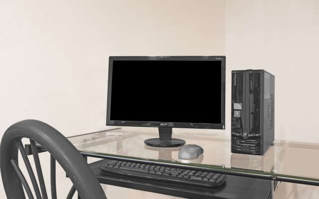 Super 8 by Wyndham Boonville