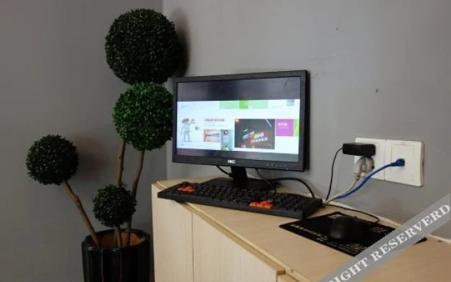 Yibai Chain Hotel (Shanghai Fengxian Renmin Road)