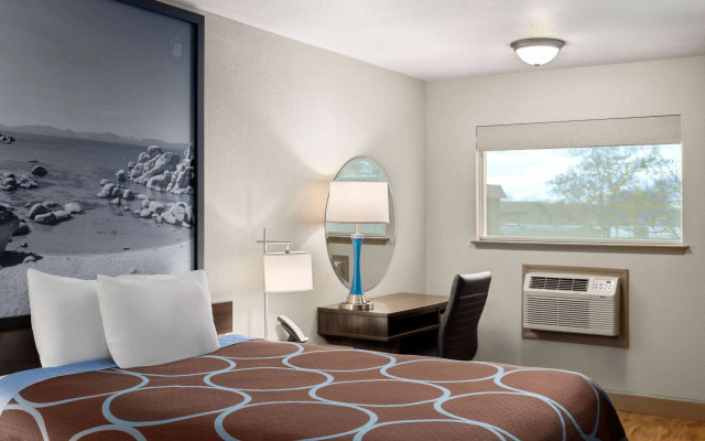 Super 8 by Wyndham Fallon