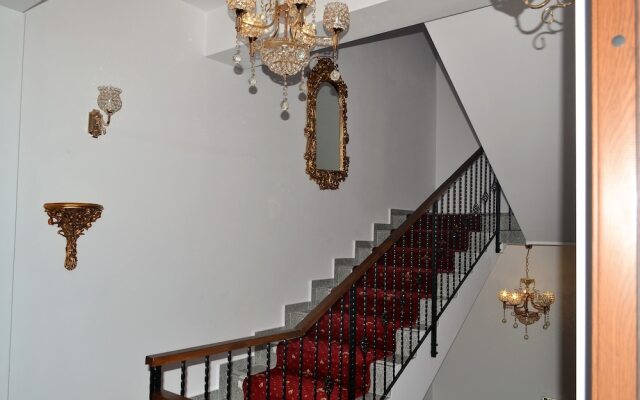 Noe Residence