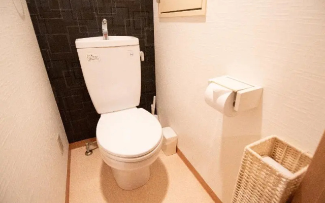 Mel Theater 403 – Bathroom – Osaka