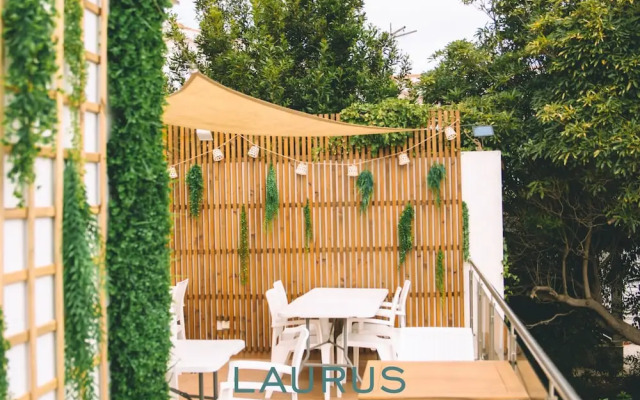 Laurus Hotel