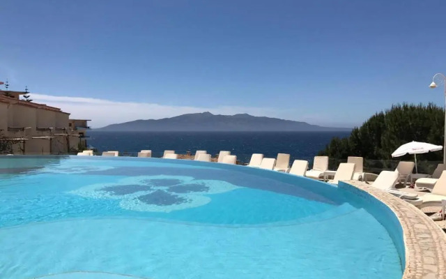 Sunny Bay Apartments