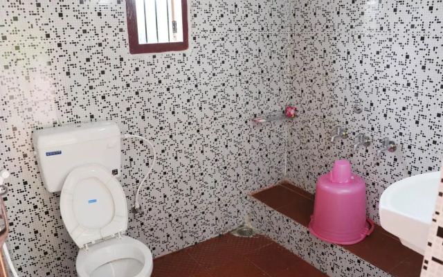 Family Estate Stay Near Murnad