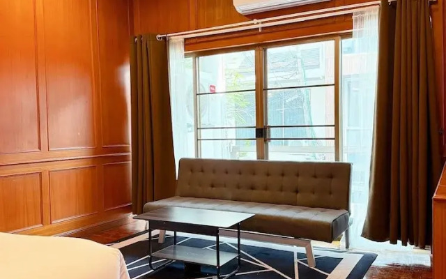 Stay On Sukhumvit 11