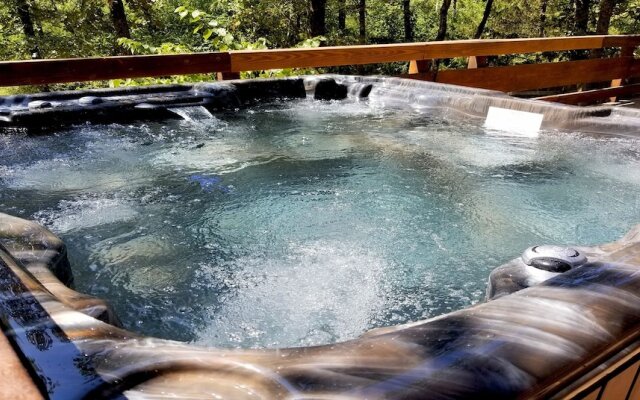 Bear Hollow Cabin With Hot Tub Minutes Away From Beavers Bend State Park and Broken Bow Lake by Redawning