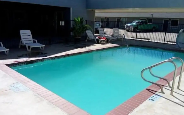 Southern Inn & Suites