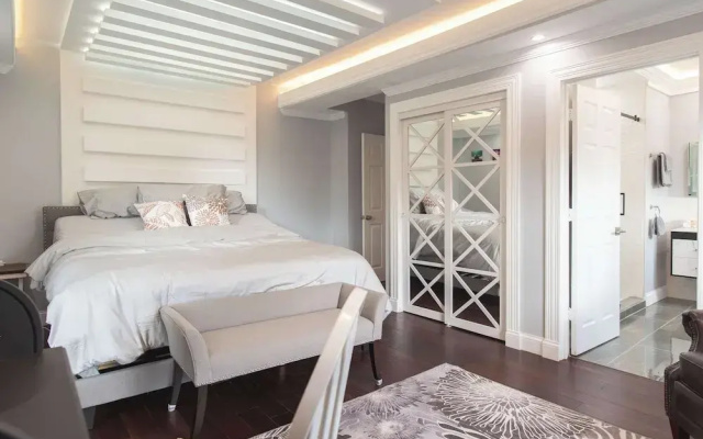 4 BDR Lake Geneva Estate Across From Beach!