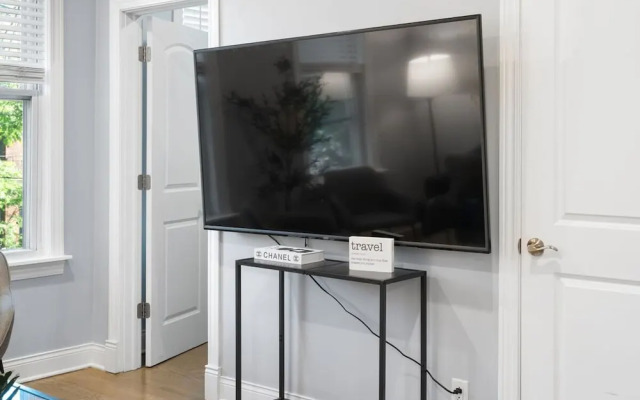 Stylish 2BR Urban Retreat in River West