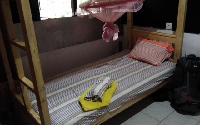 Deniyaya National Motel-sinharaja