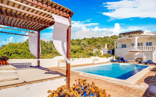 Luxurious Villa in Loulé With Private Swimming Pool