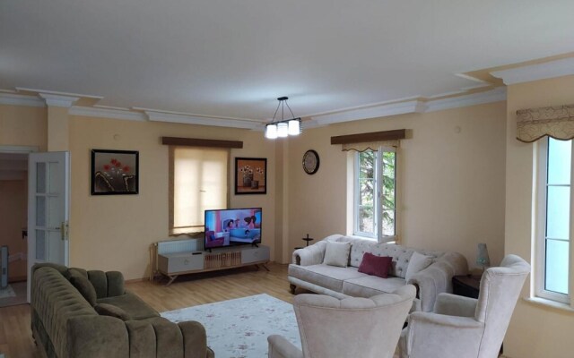 Cozy Home With Pool and Fireplace in Sapanca