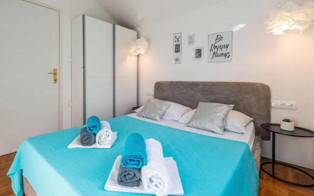 Beautiful Home in Vir With 4 Bedrooms, Wifi and Outdoor Swimming Pool