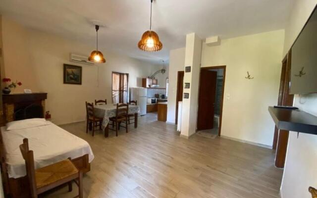 Menelaos Apartments