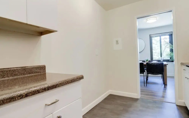 Contemporary Studio by Barton Park